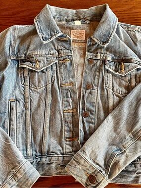 Levi's Women's Light Blue Stonewash Denim Jacket